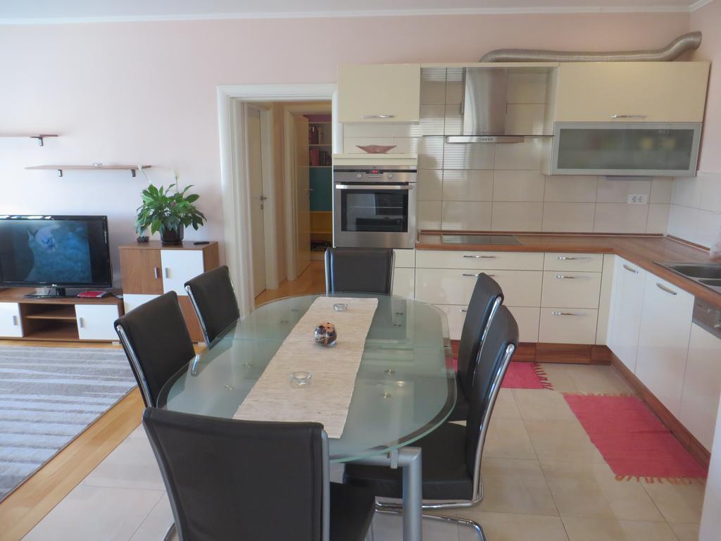 Apartment Simaris - Spacious With Terrace And Sea View Sibenik Exterior photo