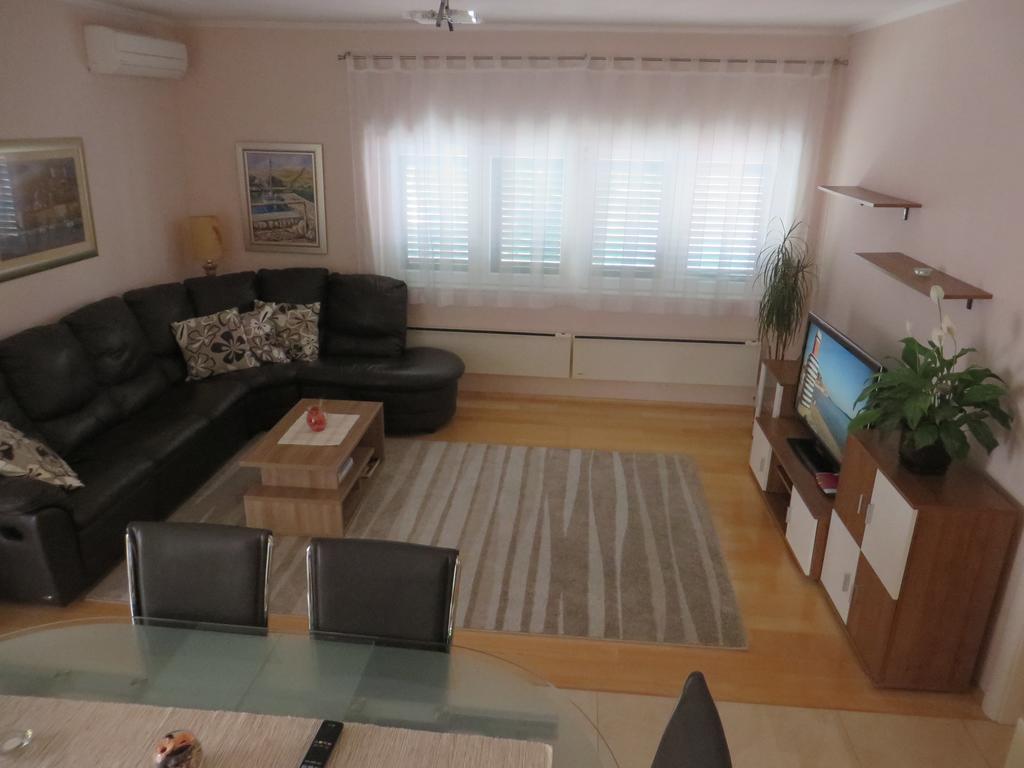 Apartment Simaris - Spacious With Terrace And Sea View Sibenik Exterior photo